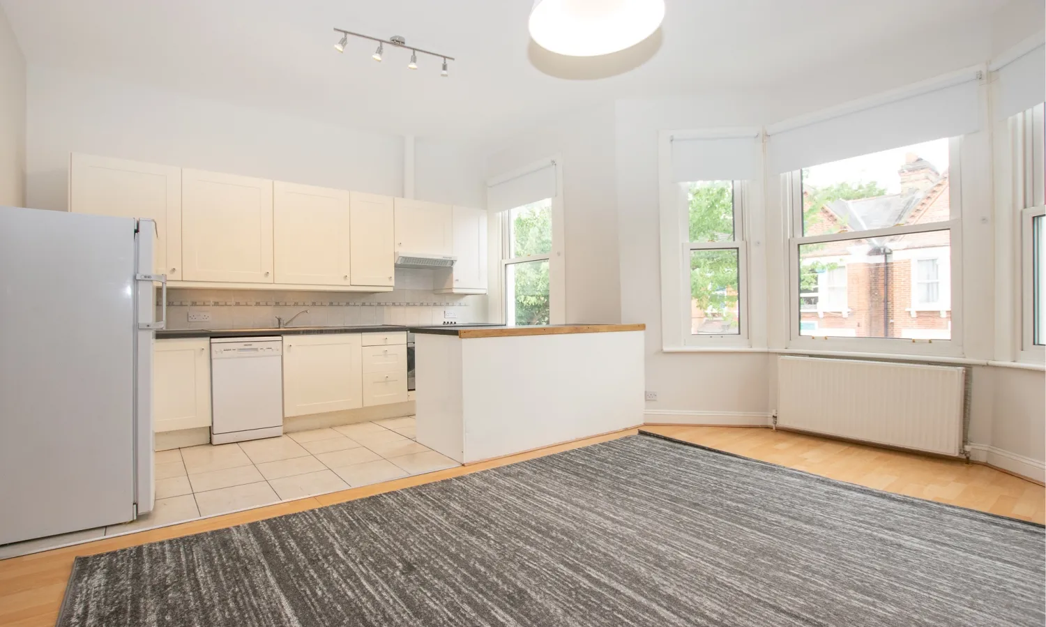 Flat Beechdale Road in Greater London