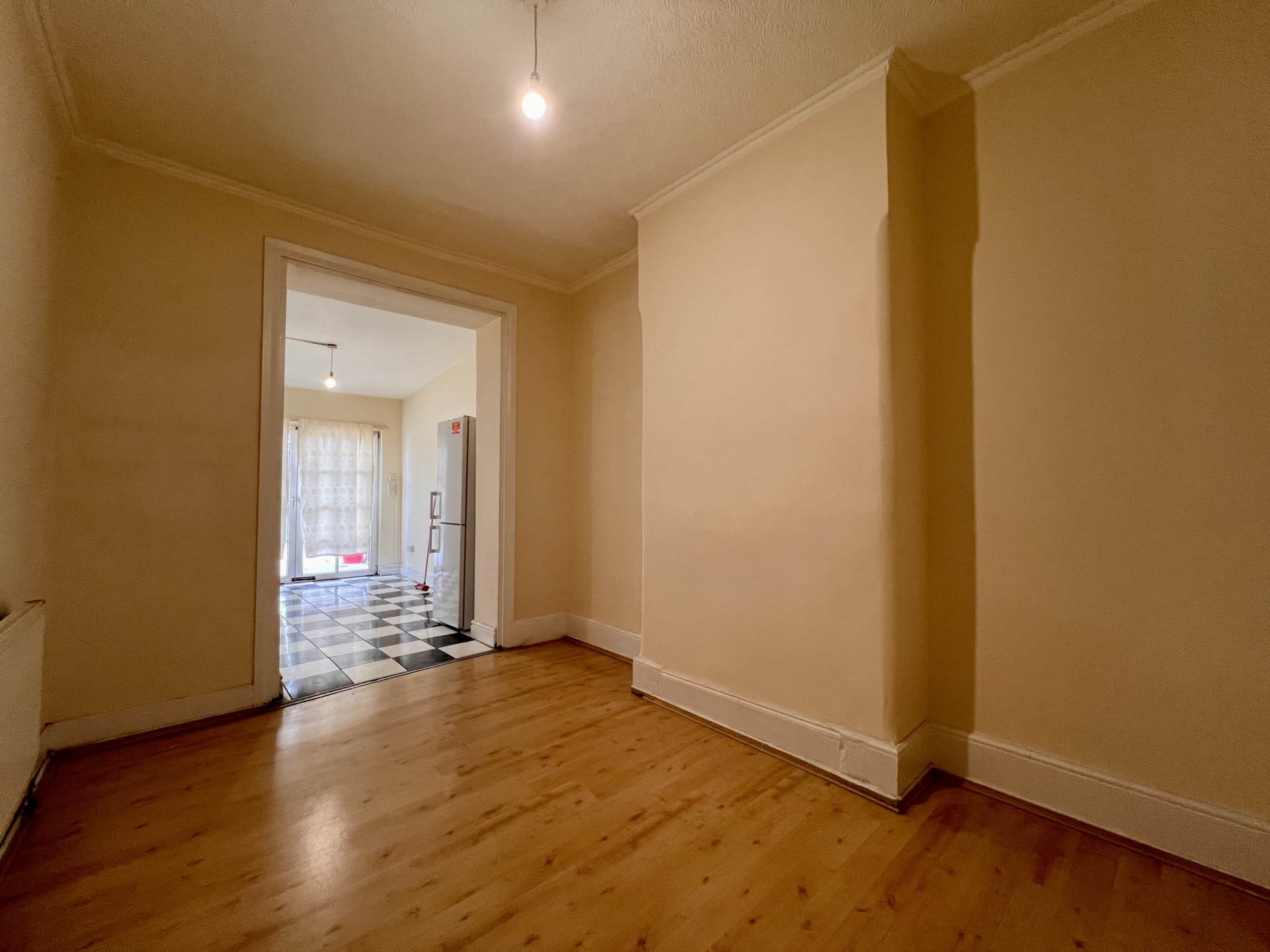 House Byron Avenue in Greater London