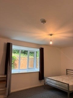Flat Orchard Grove in Greater London