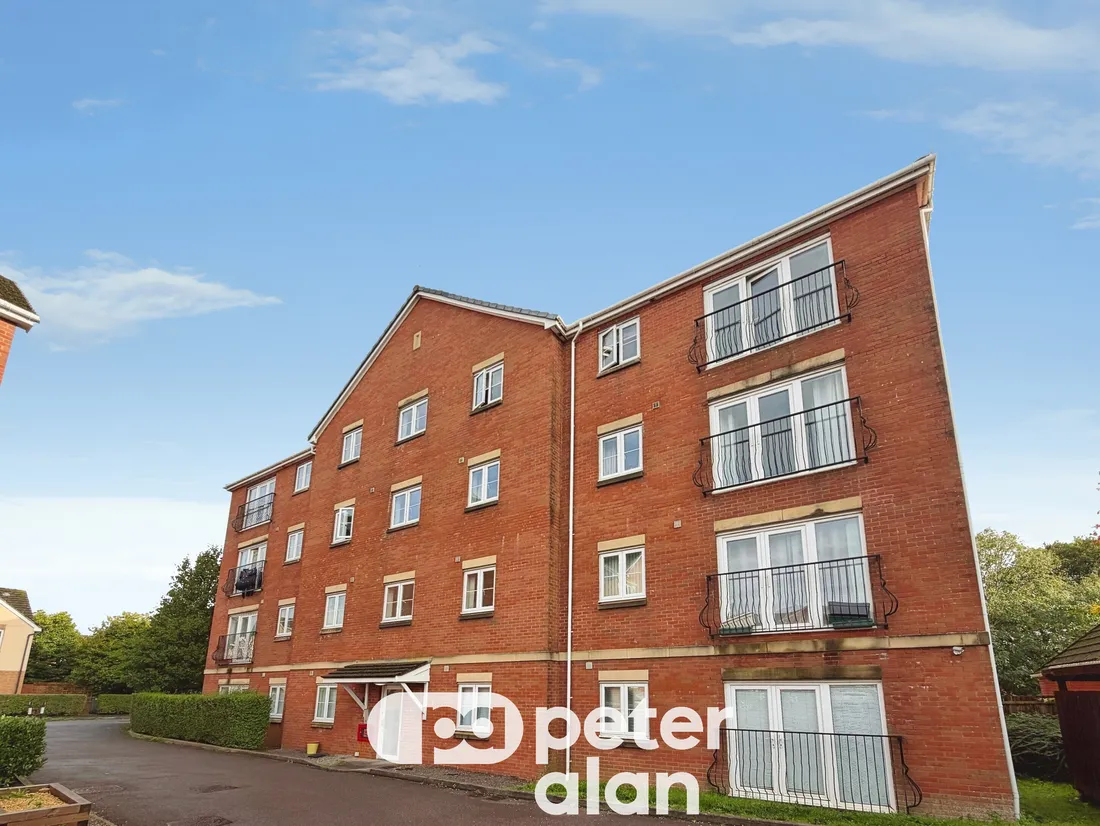 Flat Mostyn Square in Cardiff