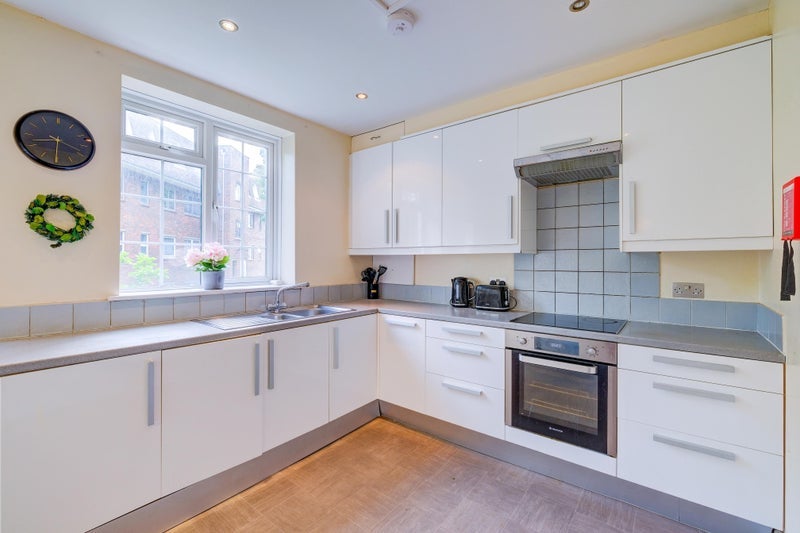 Room Crystal Palace Park Road in Greater London