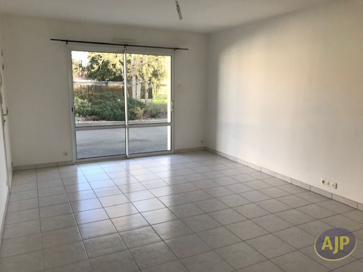 Appartement D 9 à Nouans-les-Fontaines