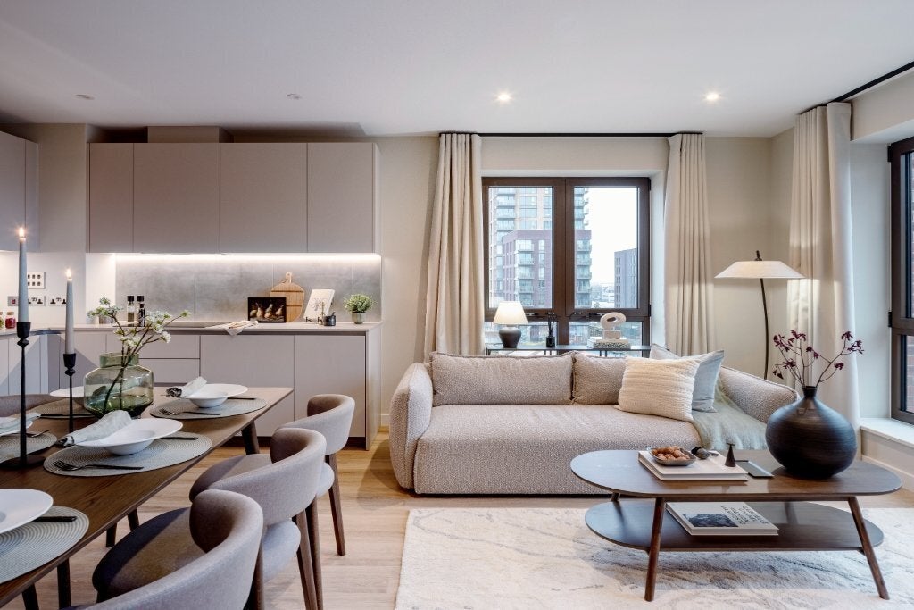 Flat Berkeley Avenue in Greater London