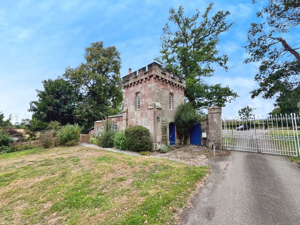 House Camellia Walk in Malpas