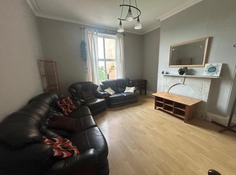 Room Belle Vue Road in Leeds