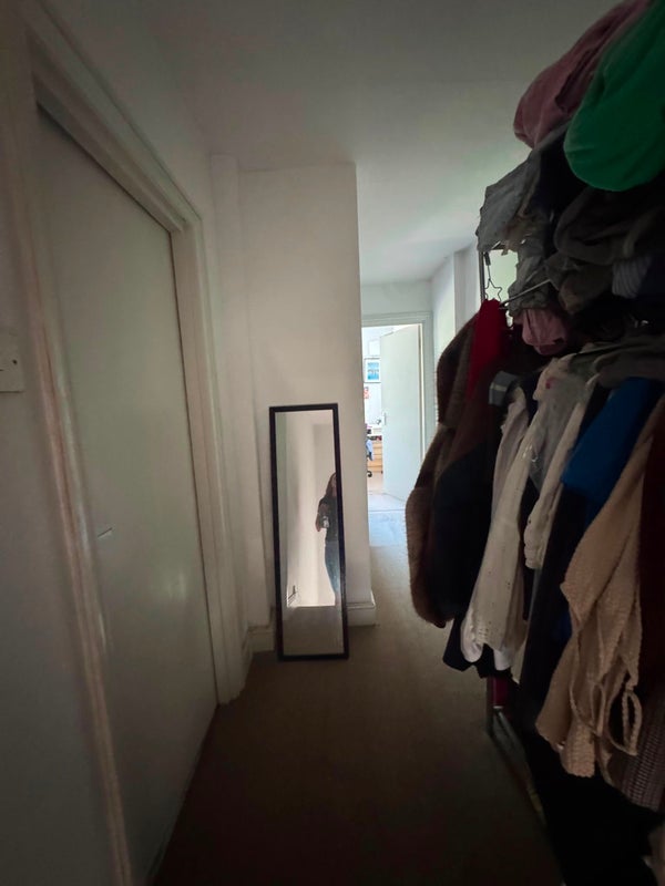 Room Kingswood Road in Greater London