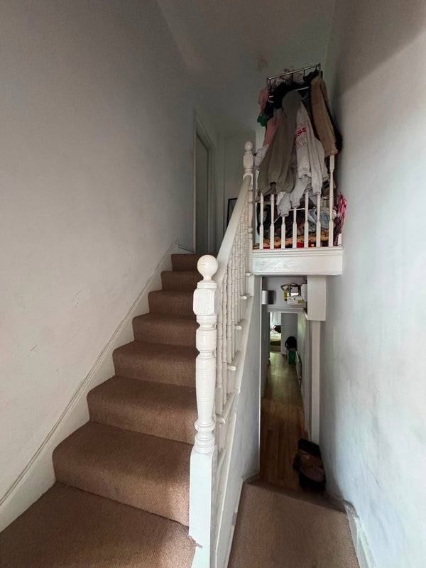 Room Kingswood Road in Greater London