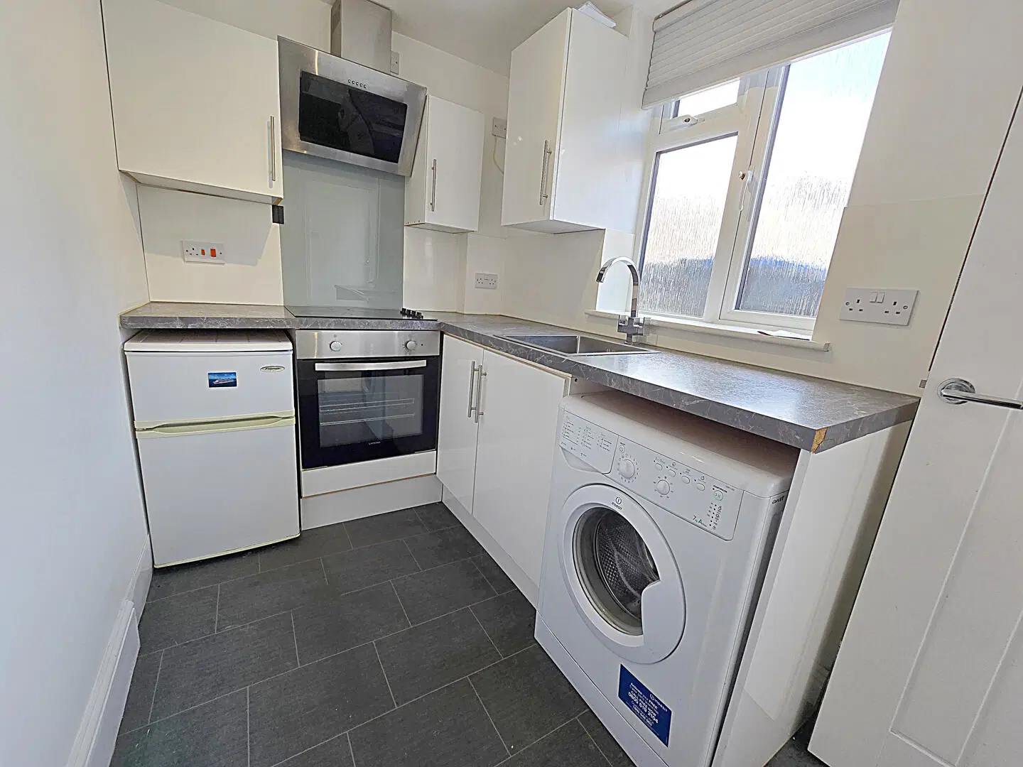 Flat Holbrook Avenue in Rugby