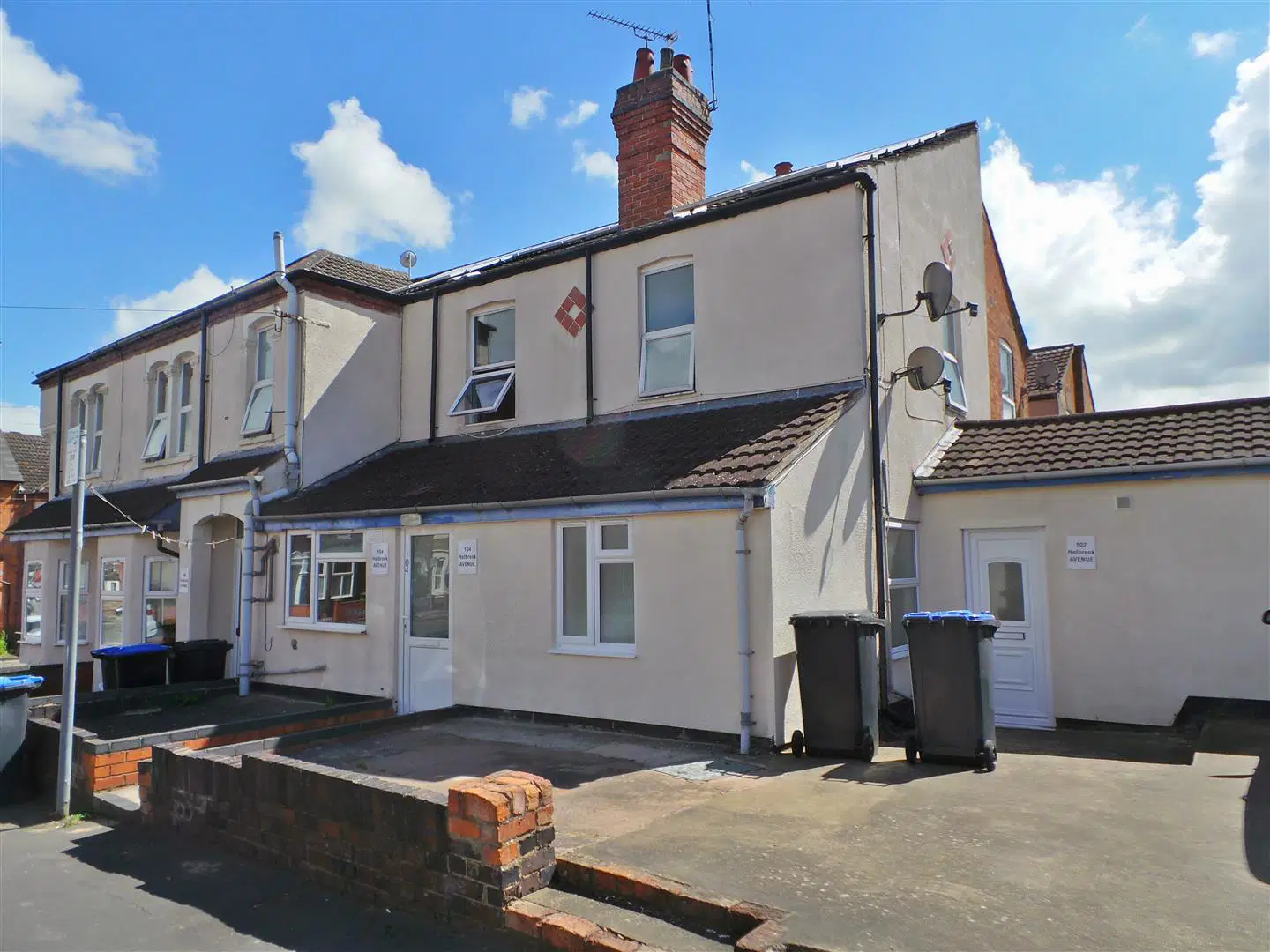 Flat Holbrook Avenue in Rugby