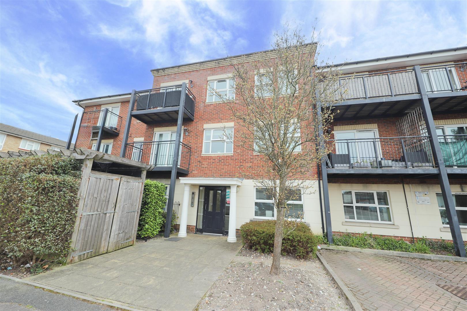 Flat Hardy Mews in Greater London