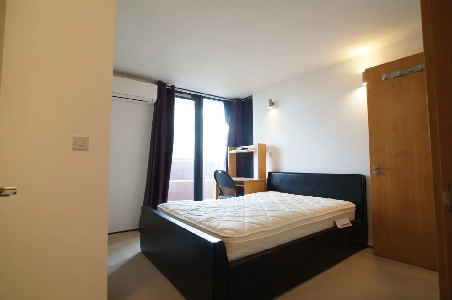 Flat Notting Barn Road in Greater London
