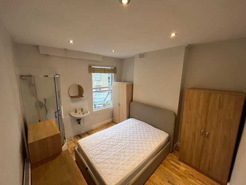 Room Perran Road in Greater London