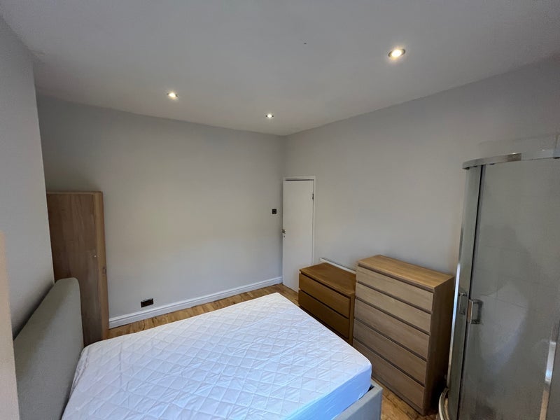 Room Perran Road in Greater London