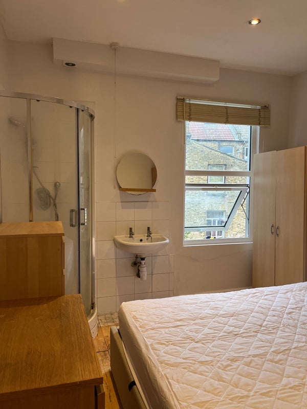 Room Perran Road in Greater London