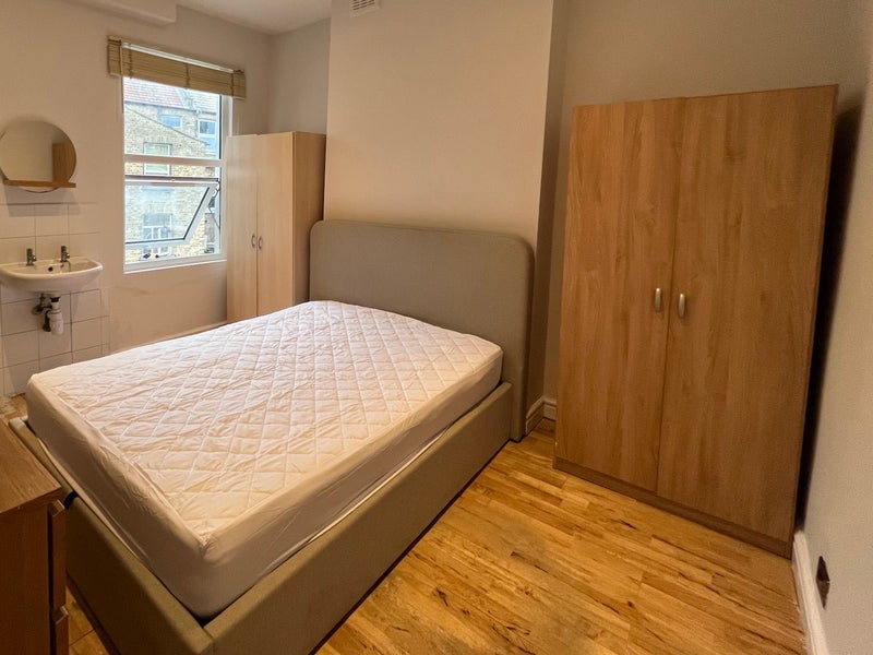 Room Perran Road in Greater London