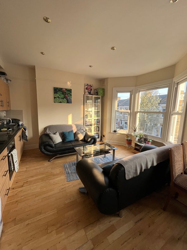 Room Perran Road in Greater London