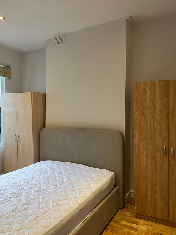 Room Perran Road in Greater London