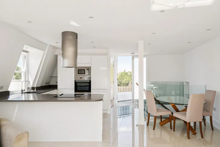 Flat Lancaster Road in Greater London