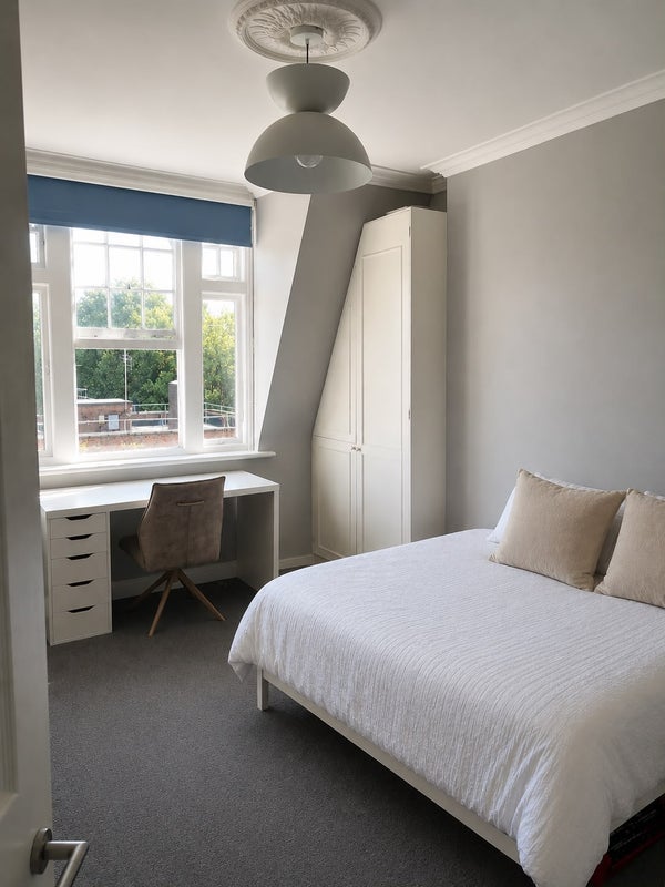 Room Ringford Road in Greater London