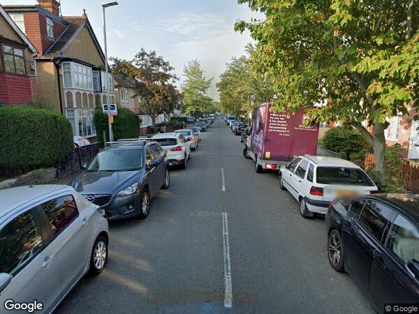 Room Hilliard Road in Greater London