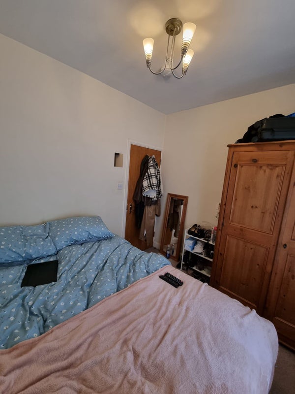 Room Collingbourne Road in Greater London