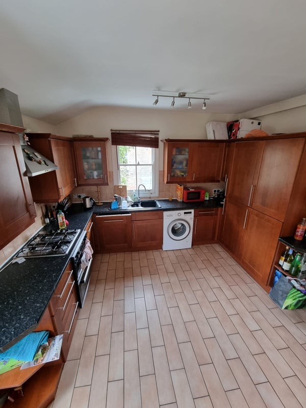 Room Collingbourne Road in Greater London