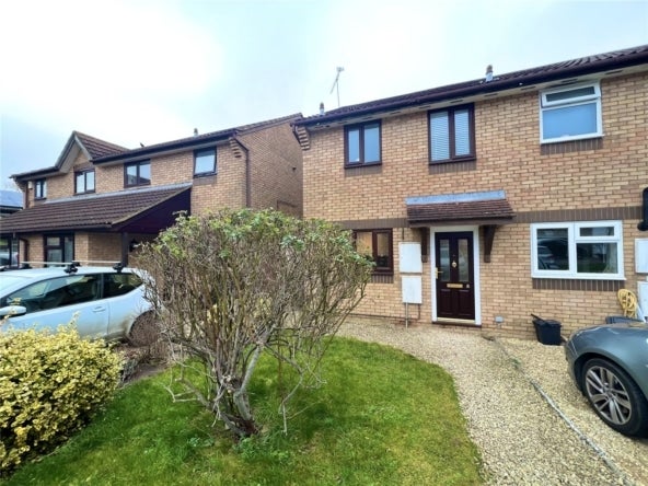 House Mortimer Close in Shaw