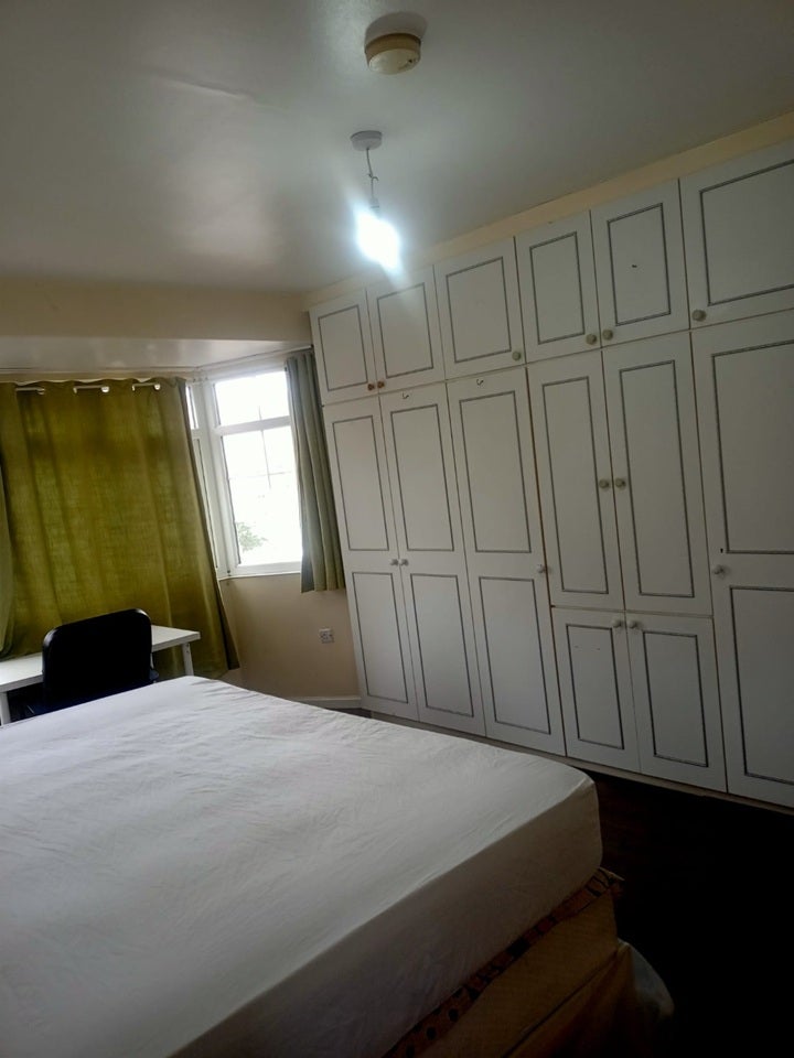 Room Whitby Gardens in Greater London