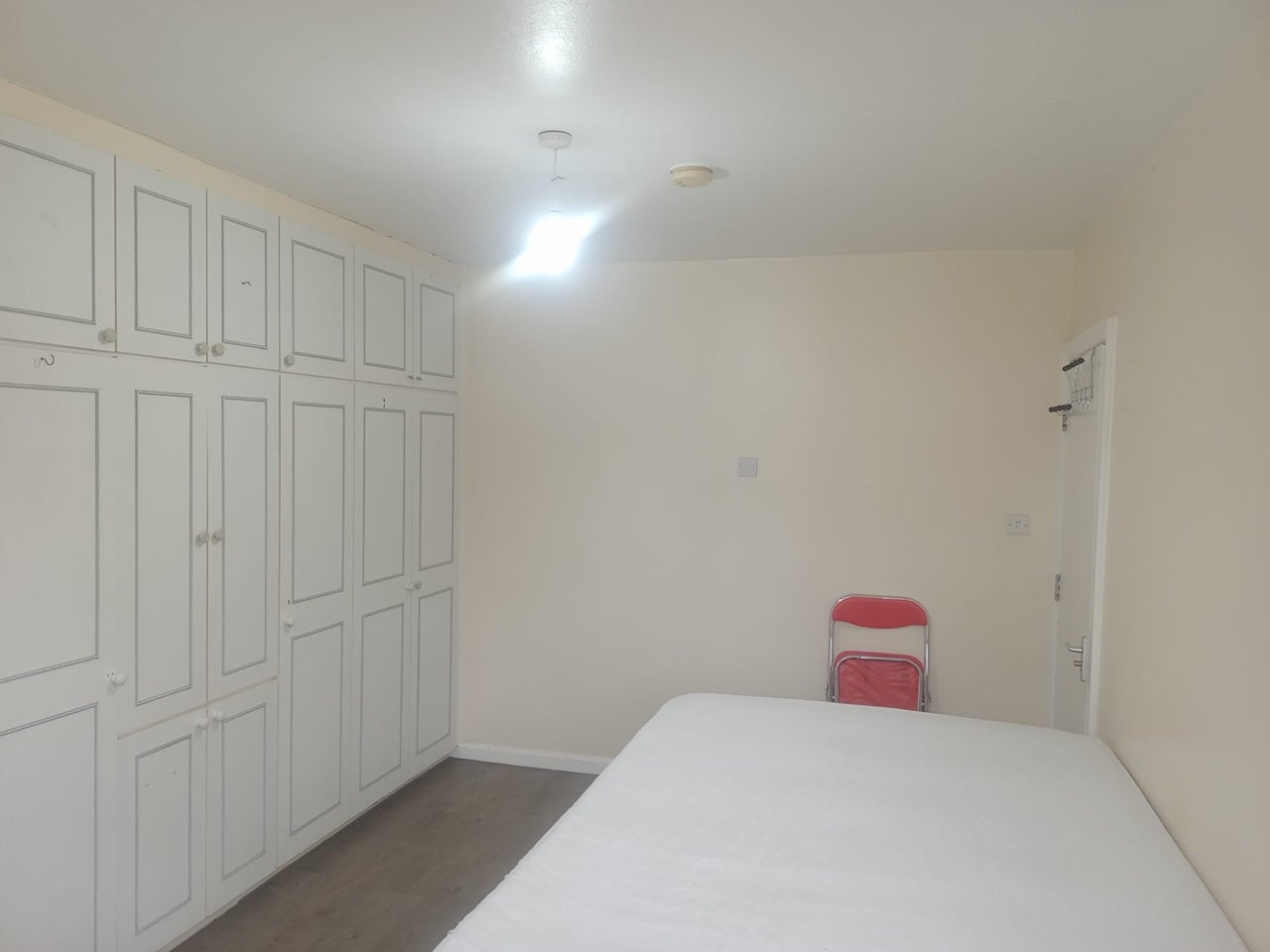 Room Whitby Gardens in Greater London