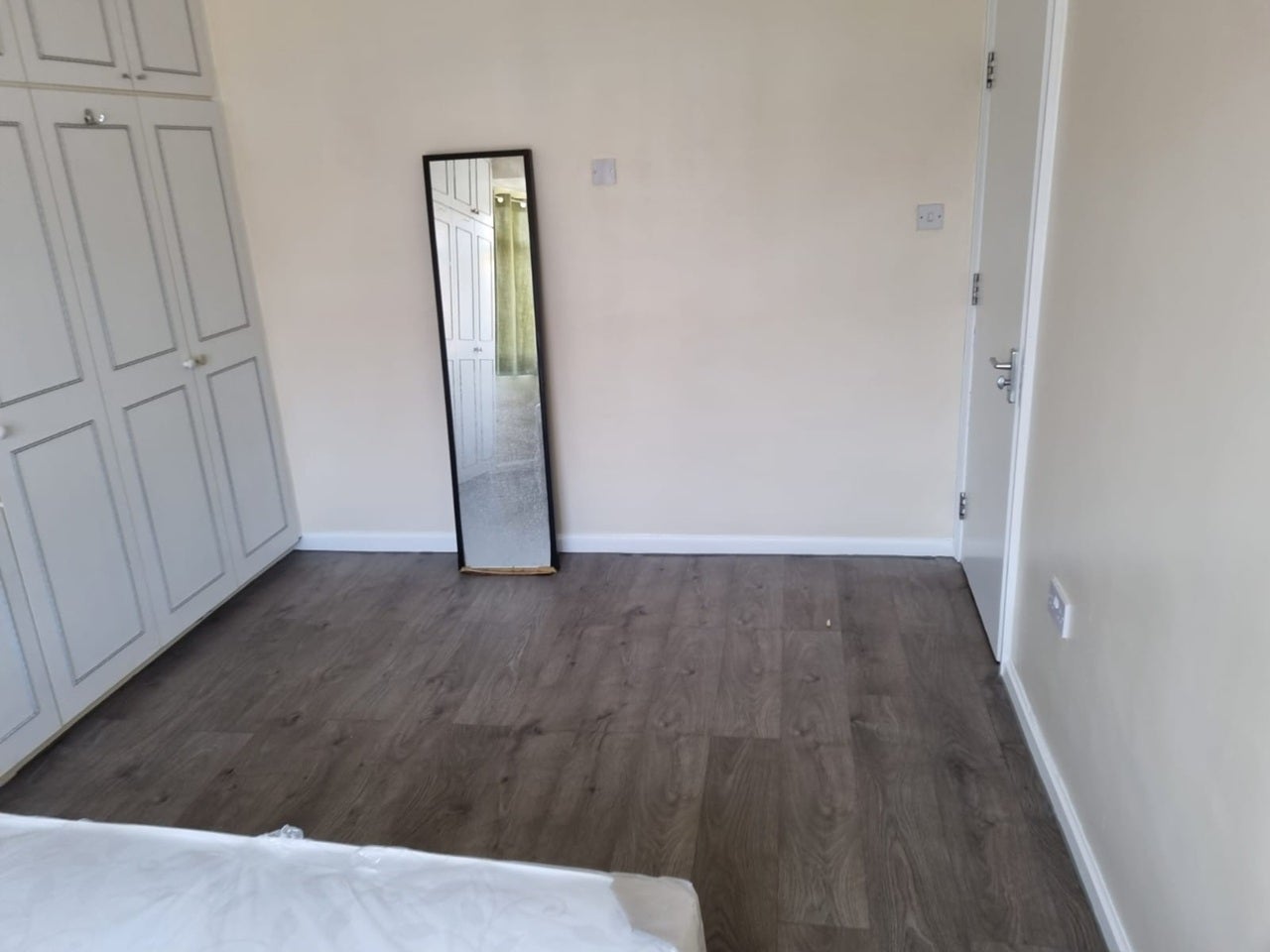 Room Whitby Gardens in Greater London