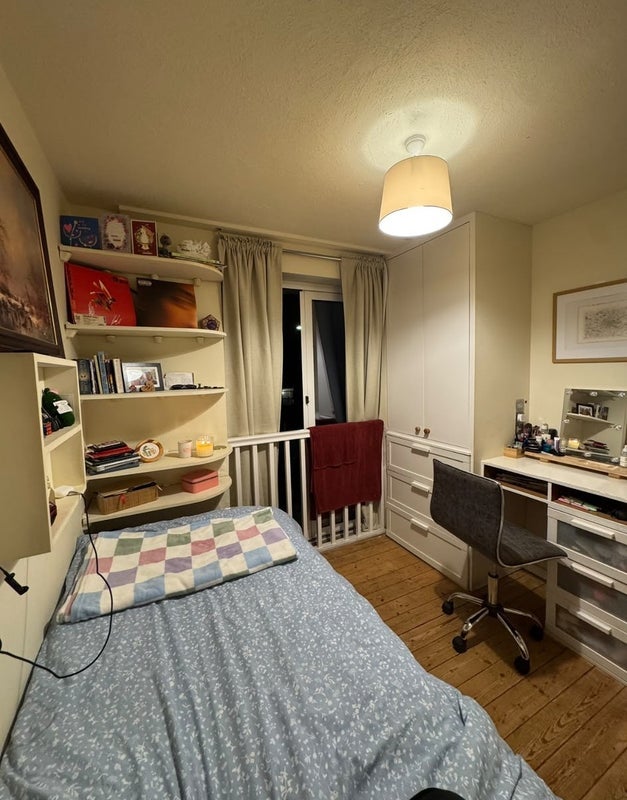 Room Rowditch Lane in Greater London