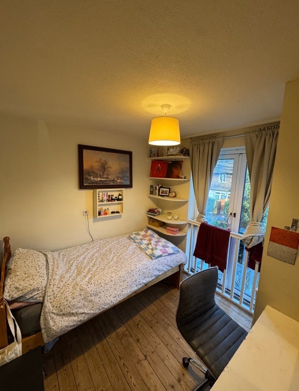 Room Rowditch Lane in Greater London