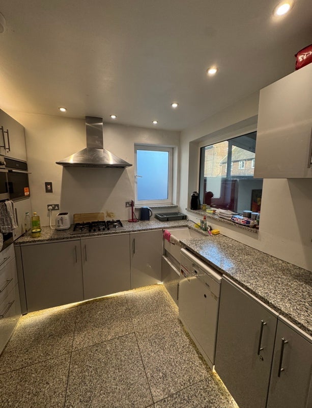 Room Rowditch Lane in Greater London