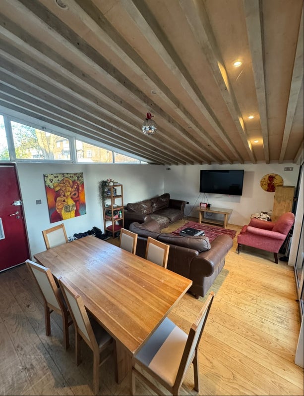 Room Rowditch Lane in Greater London