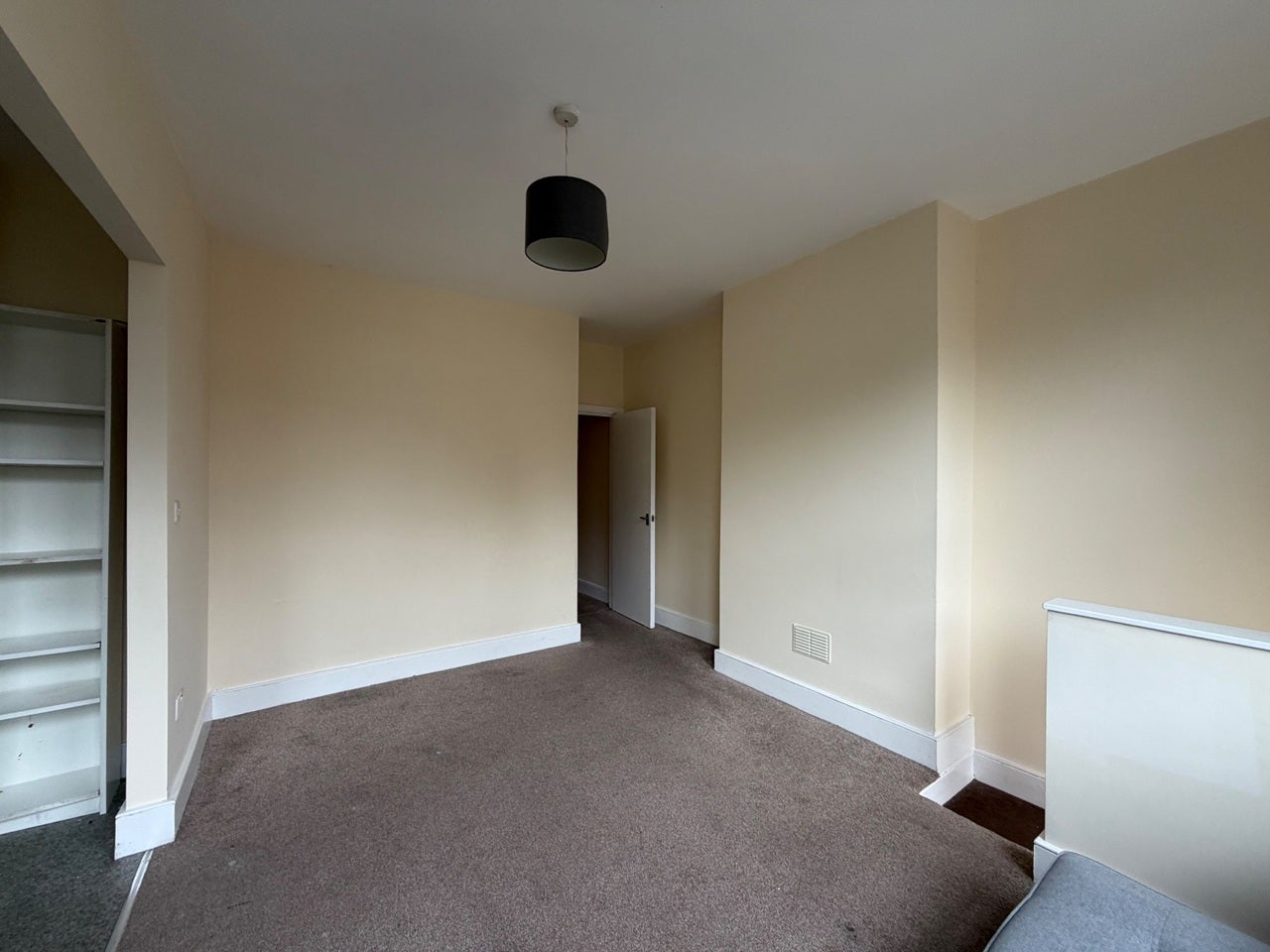 Flat Salterford Road in Greater London