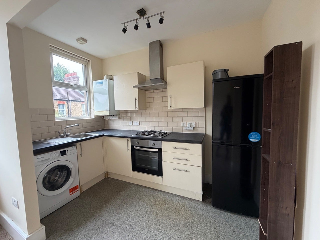 Flat Salterford Road in Greater London