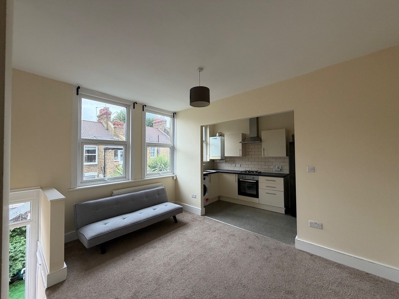 Flat Salterford Road in Greater London