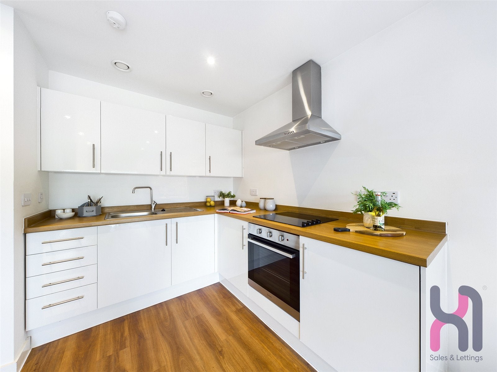 Flat Elmira Way in Salford