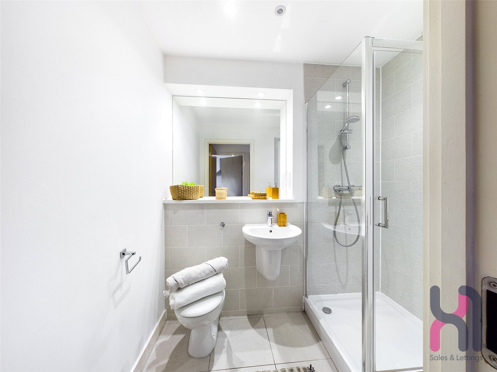 Flat Elmira Way in Salford