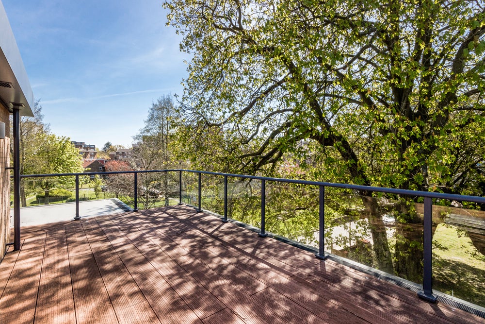 Flat Mere Close in Greater London