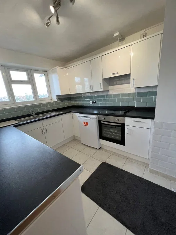 Room Fir Tree Close in Greater London