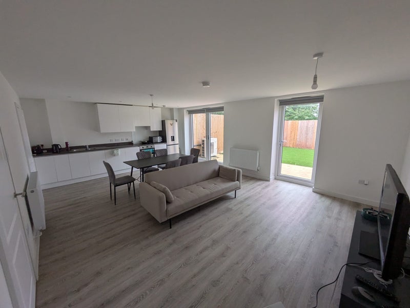 Room Parkes Avenue in Birmingham