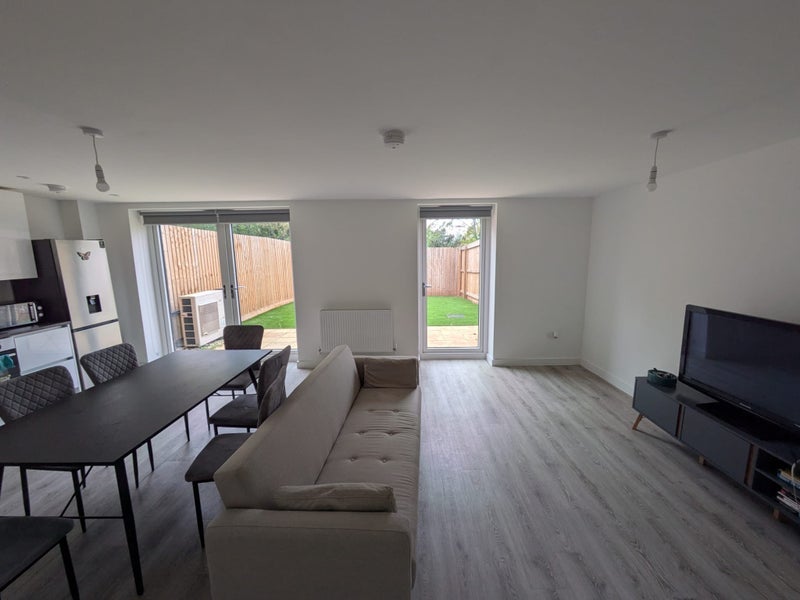 Room Parkes Avenue in Birmingham