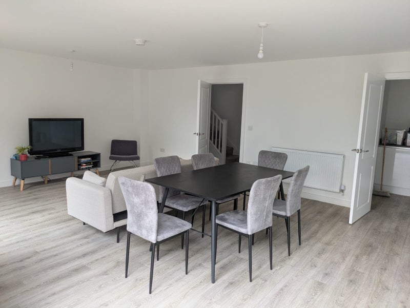 Room Parkes Avenue in Birmingham