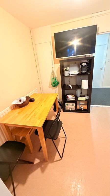 Room Abbott Road in Greater London