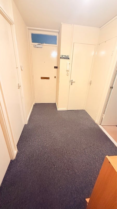 Room Abbott Road in Greater London