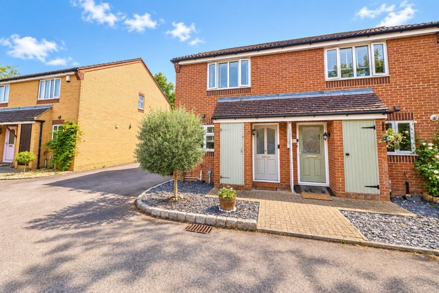 House Annett Road in Elmbridge