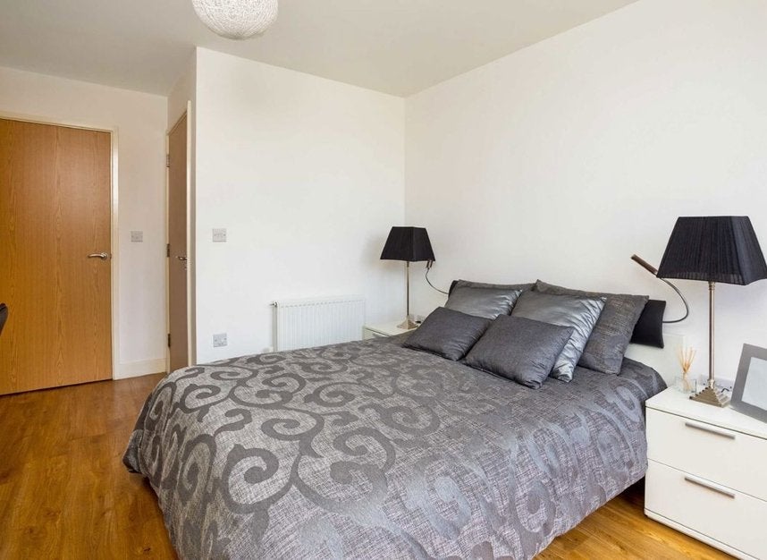 Flat Needleman Street in Greater London