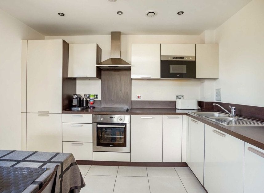Flat Needleman Street in Greater London