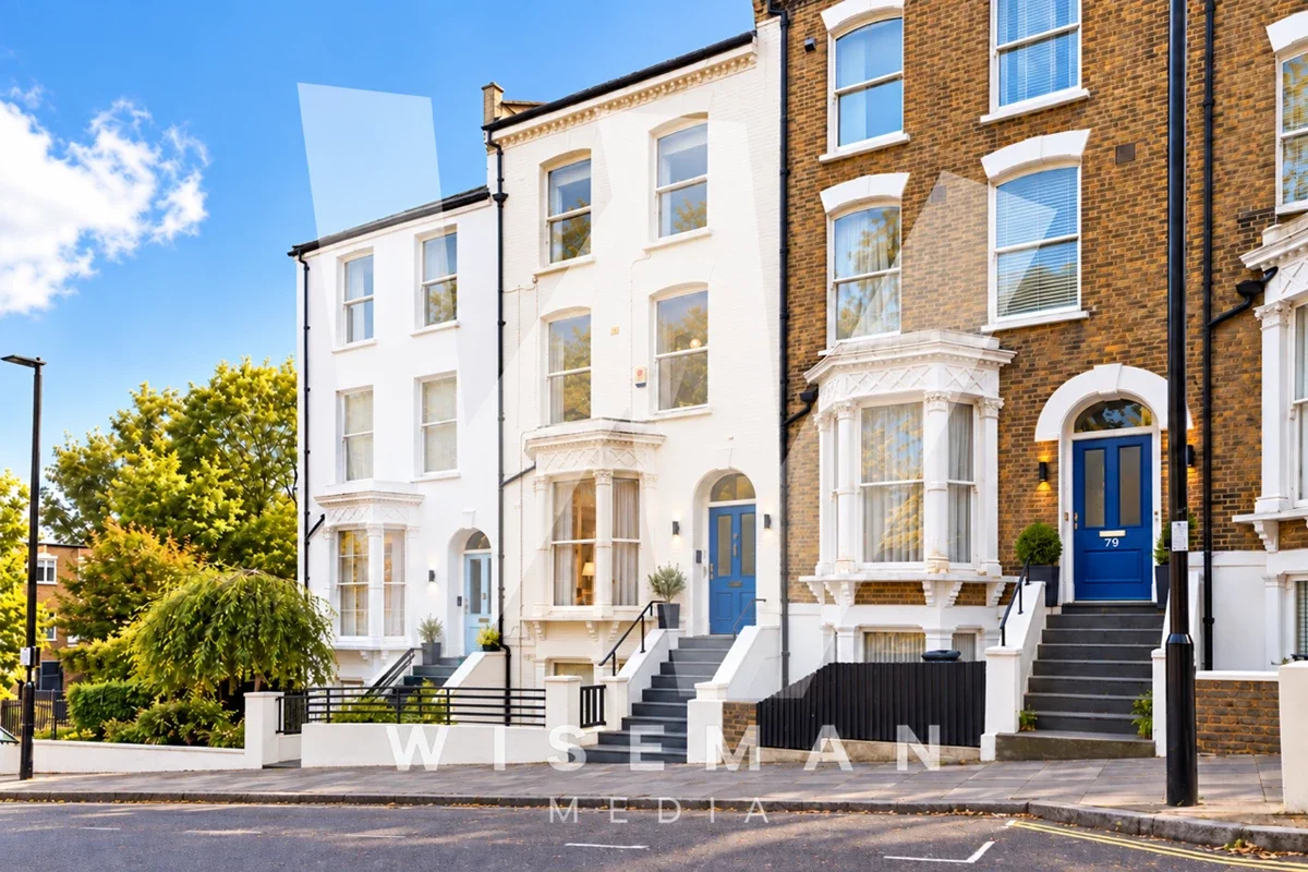 Flat Caledonian Road in Greater London